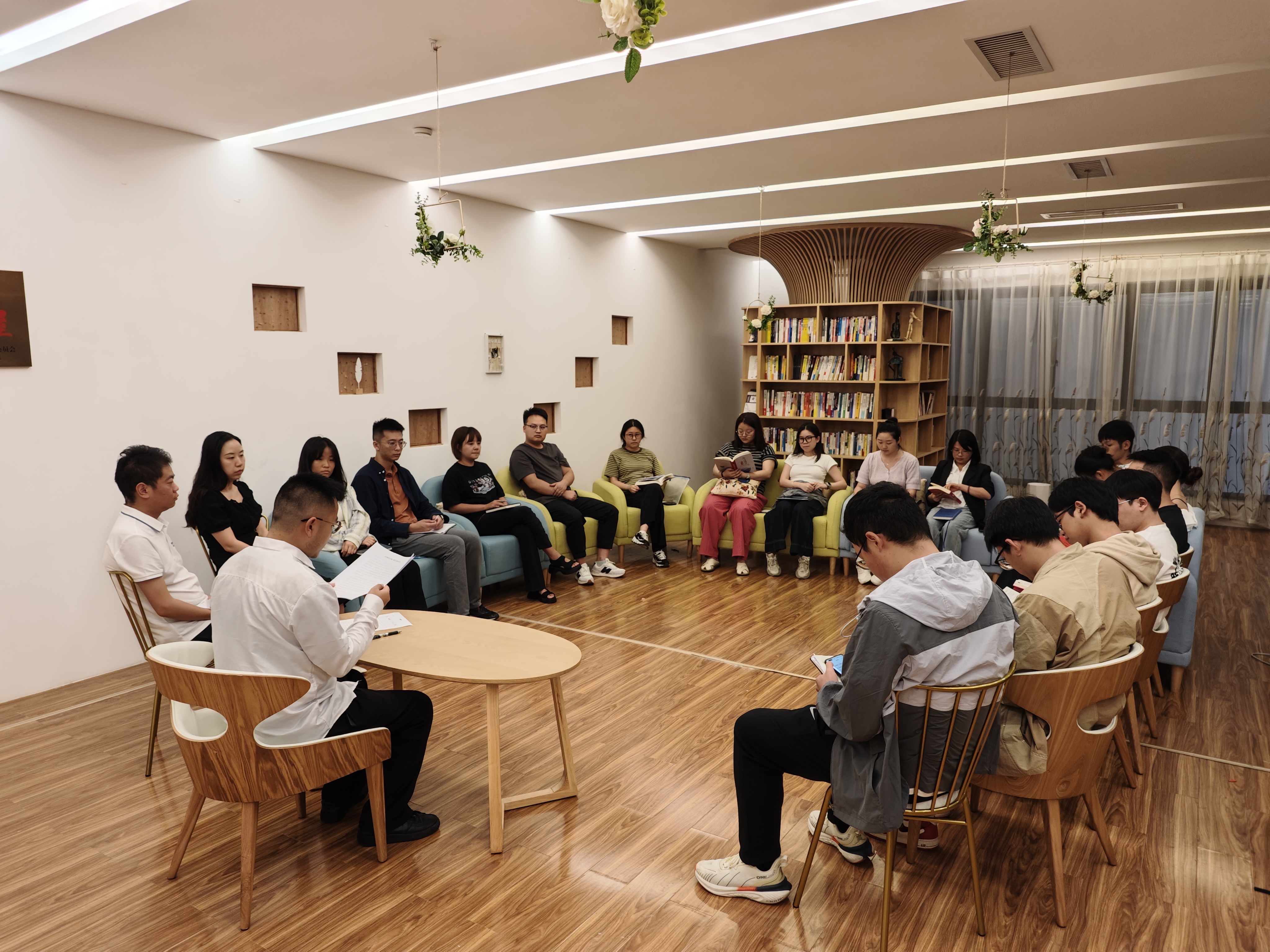 黔通智聯(lián)公司工會(huì)、團(tuán)總支聯(lián)合開(kāi)展“閱讀紅色經(jīng)典，不忘奮斗初心”主題活動(dòng)